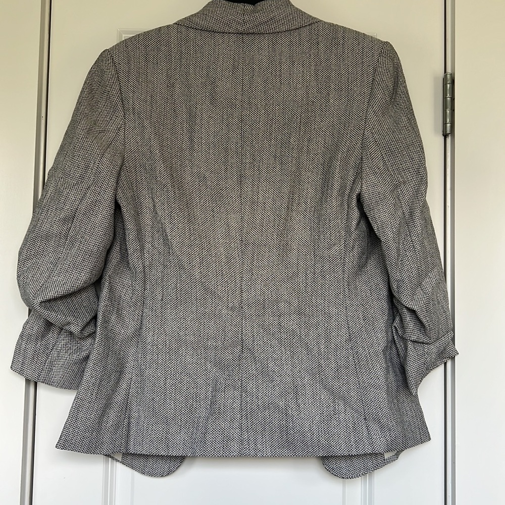 Never worn! Black and White tweed blazer - Picture 2 of 4